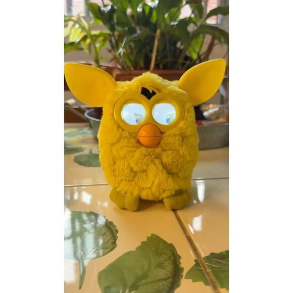 Vtg 2012 Hasbro FURBY - Bright Yellow, Works Great! - Picture 3 of 6